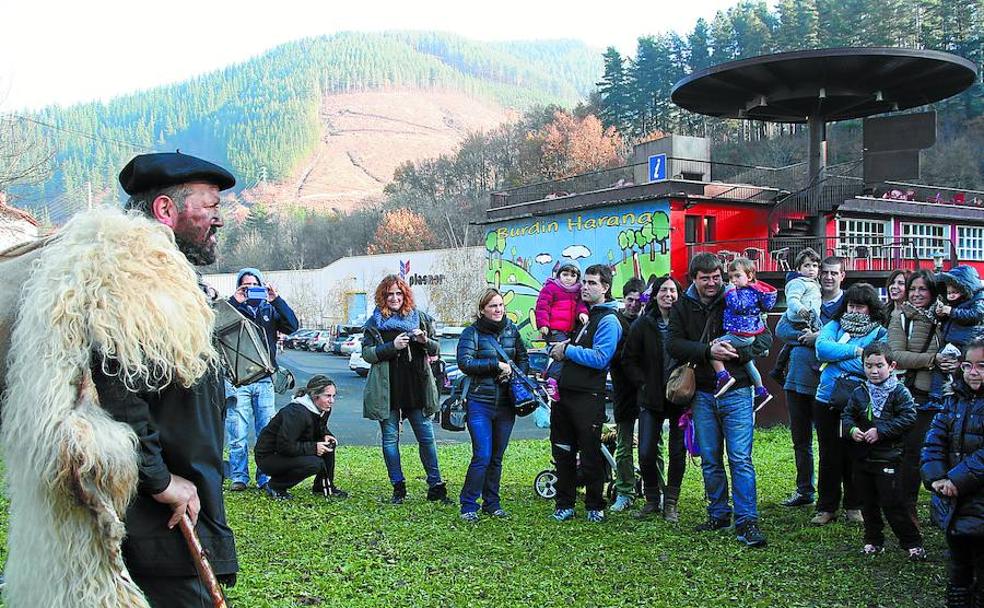 El cuento de Olentzero cobra vida en Legazpi