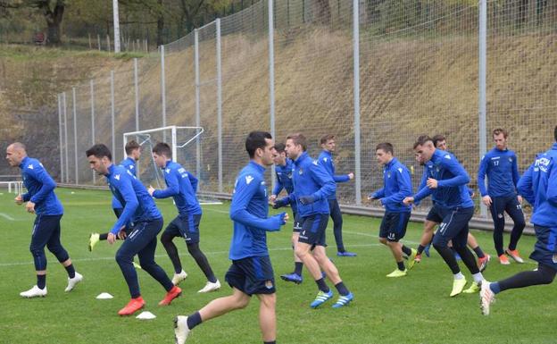 La Real Sociedad viaja a Sevilla sin tres de sus cuatro centrales