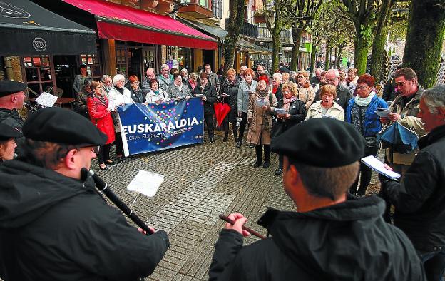 Euskaraldiak euskararen erabilera areagotzeko bidea zein den erakutsi du