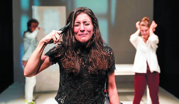 «Sentsazio oso potente batekin ateratzen da ikuslea teatrotik»