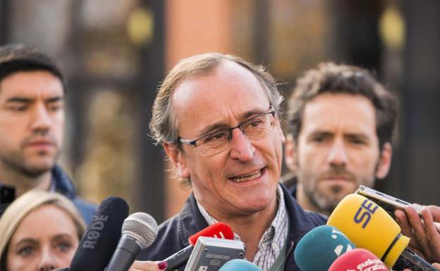 Alonso emplaza al PSE a ser exigente con el PNV