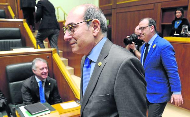 El PP da oxígeno a Darpón tras rechazar una comisión que investigue la OPE