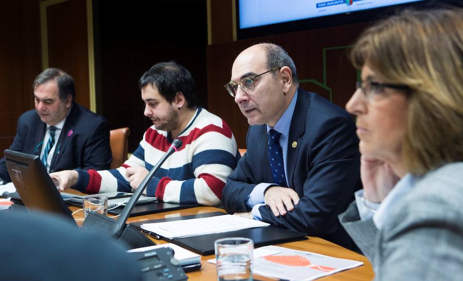 Osakidetza apuesta por un enfoque multidisciplinar para tratar a los pacientes con cáncer