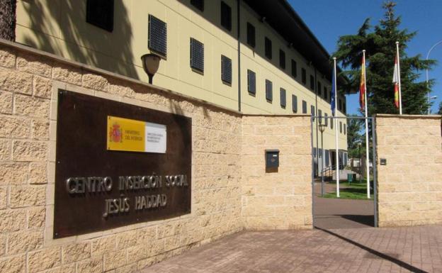 Prisiones traslada a cuatro presos de ETA a las cárceles de León, Burgos y Asturias