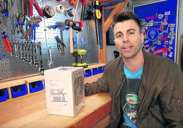 Con trampa y cartón