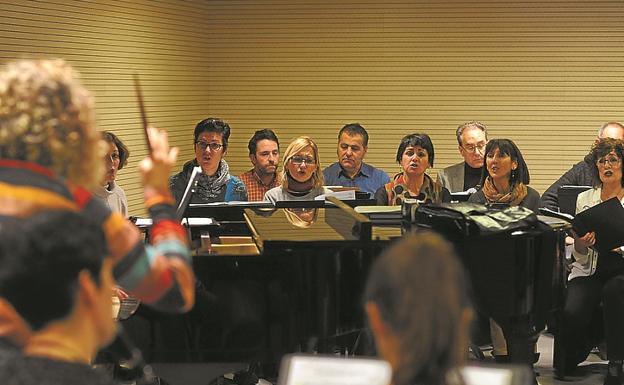 Familia musical en un concierto de Navidad