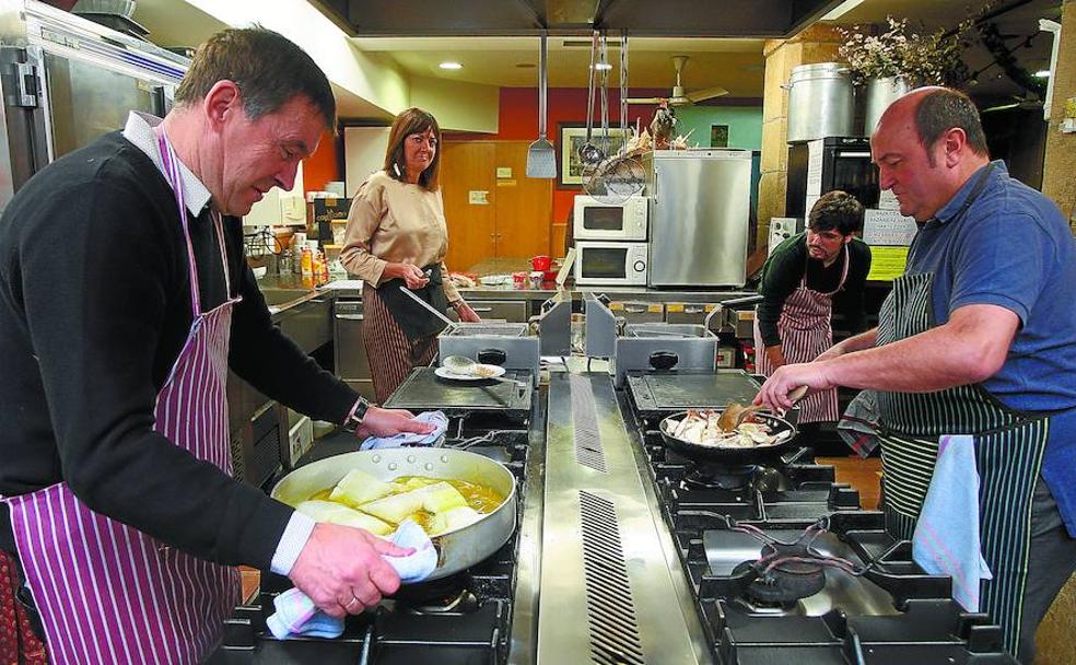 Resultado de imagen de Foto Nochebuena del Diario Vasco de dirigentes politicos