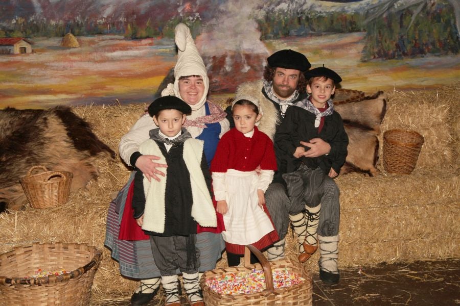 Olentzero y Mari Domingi visitan Ordizia