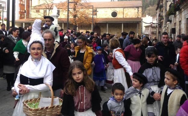 Urretxu y Zumarraga reciben la visita de Mari Domingi y Olentzero