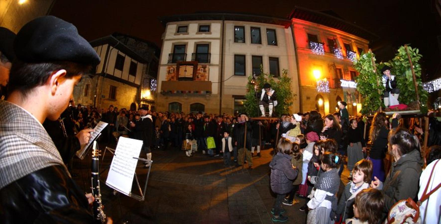 Alegría en las calles de Errenteria con la visita de Olentzero