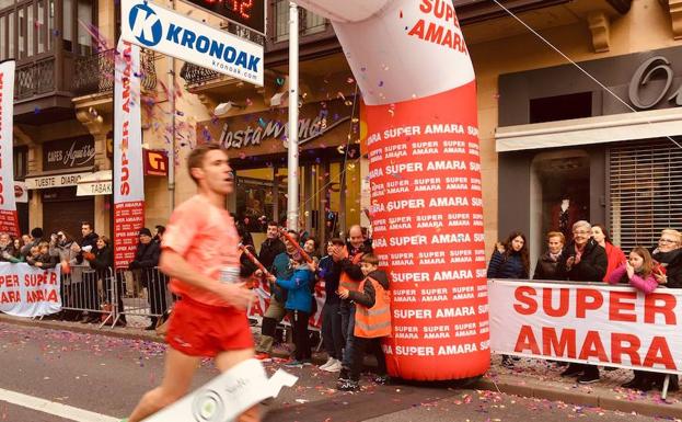 Pierre Urruty y Marisa Casanueva dominan la San Silvestre de San Sebastián