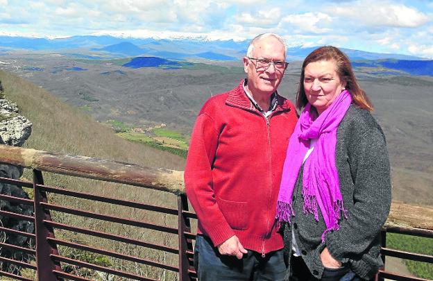 Una iglesia visible en la meseta