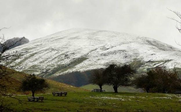 El aviso amarillo por nieve se amplía al jueves con la cota a 200 metros