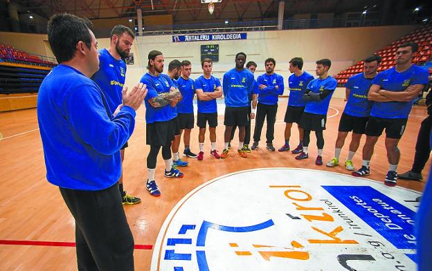 Cuatro amistosos en enero para preparar la segunda vuelta