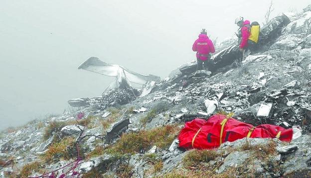 El segundo de los cadáveres estaba atrapado debajo de la avioneta