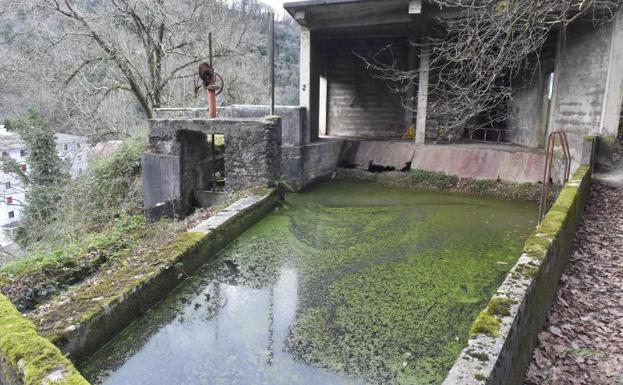 Hallan el cadáver de un varón de 85 años en un canal de agua en Txarama