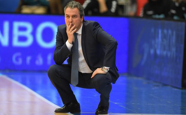 Illunbe pide la dimisión de Valdeolmillos y el entrenador responde