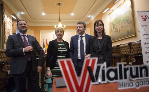 Ábalos se compromete a que el TAV sea una realidad en Euskadi en 2023