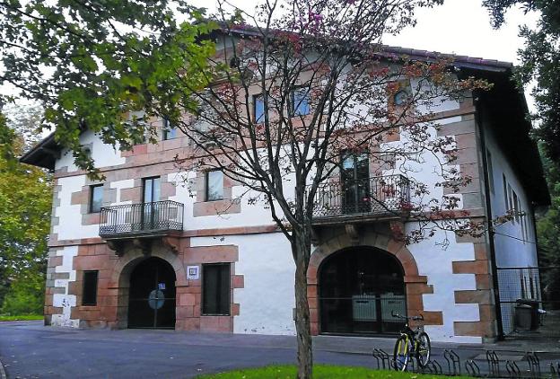 Martindozenea, que actualmente acoge las instalaciones del Gazteleku y del albergue. / F. DE LA HERA