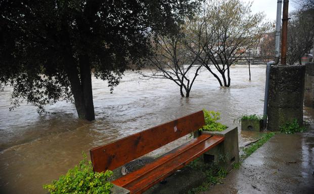 Gipuzkoa se despide del temporal sin daños graves, pero no de la lluvia