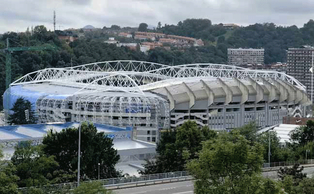 Anoeta muta su piel