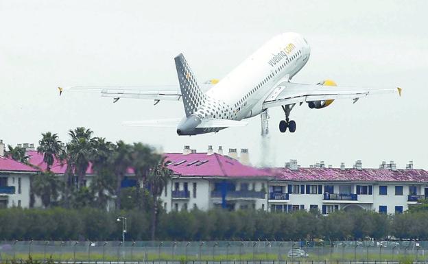 Uno de cada cuatro vuelos de Hondarribia sufrió incidencias en 2018