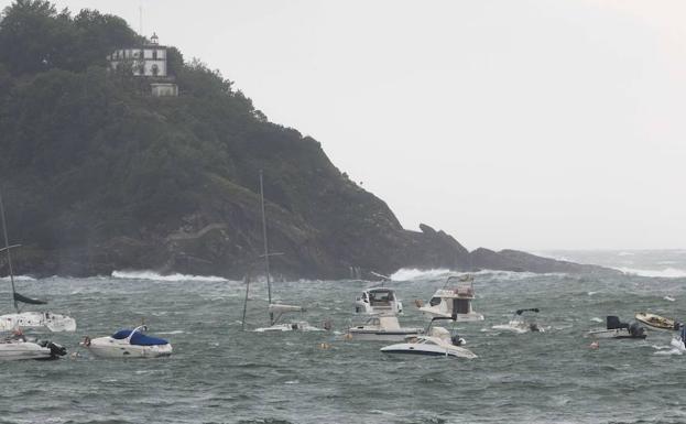 Alerta naranja para la navegación este domingo por olas de hasta 7 metros