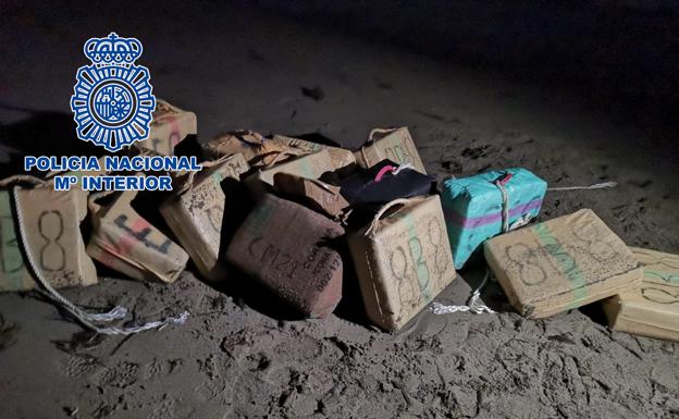 Detienen a doce narcos en Cádiz que utilizaban drones para alijar hachís en las costas gaditanas