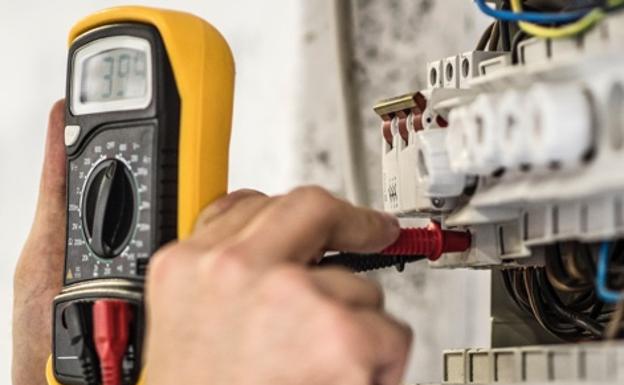 El viento deja sin luz durante dos horas a 3.800 ciudadanos de Antzuola, Bergara y Azkoitia