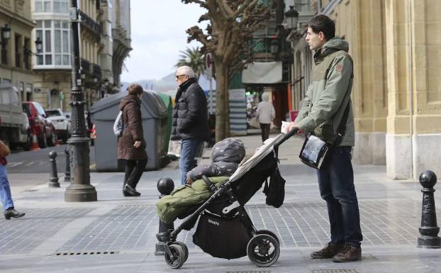 Los permisos de paternidad en Euskadi y en el Estado