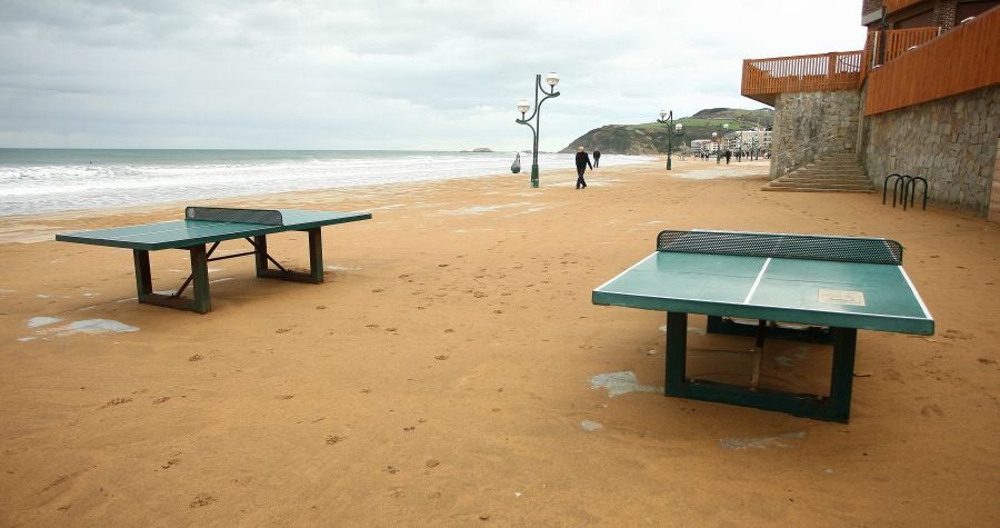 Zarautz se prepara para la llegada de 'Helena'