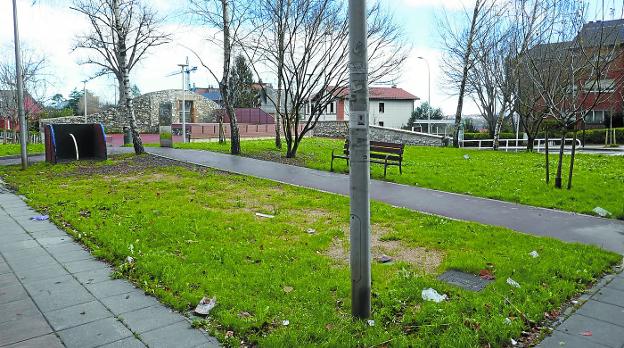 Deterioro en plaza de los Manzanos de San Sebastián