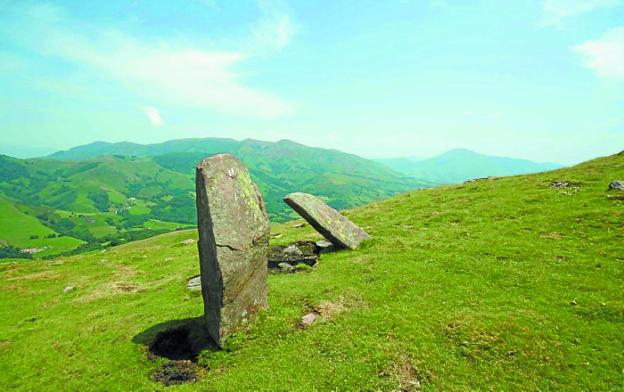 Dólmenes, menhires, crómlechs y estelas discoideas de Navarra, online