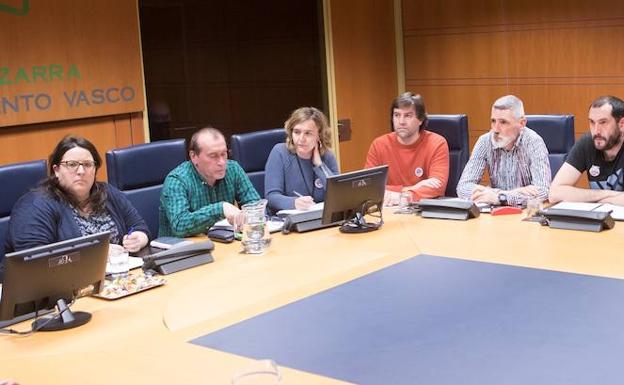 Los sindicatos advierten en el Parlamento de que no van a ceder en sus demandas en la concertada