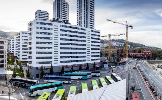 El propietario de una VPO en Bilbao pedía 120.000 euros en negro y otro de Donostia un sobreprecio de 60.000