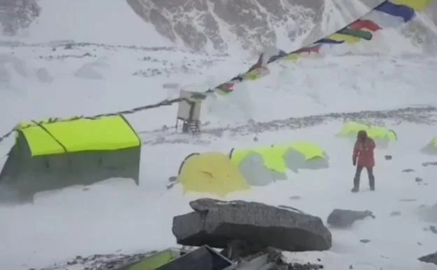 Huracán en el campo base del K2: Txikon cuenta cómo lo han vivido