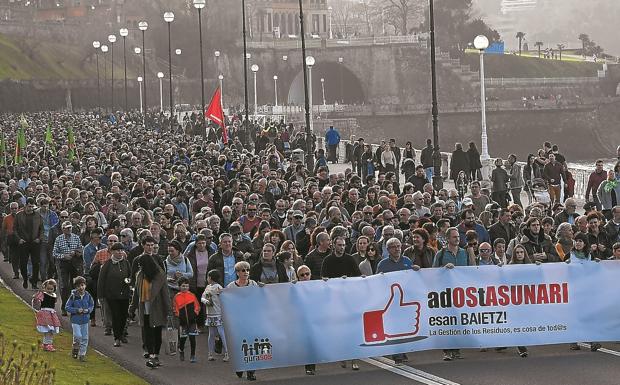 Una manifestación reclama una salida a los residuos «mejor que la incineradora»