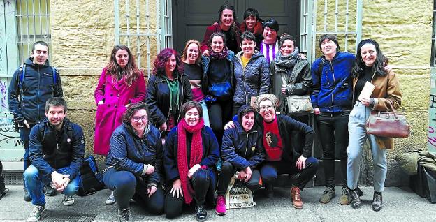 Emakume bertsolarien ariketa kolektibo ausarta