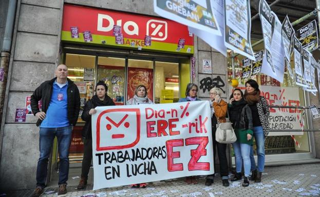 Trabajadoras de DIA secundan el tercer día de huelga, que será indefinida a partir del día 11