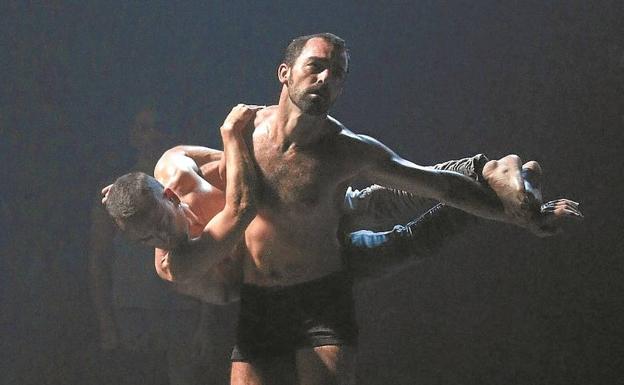 Jon Maya, de Kukai Dantza, firmó una alianza con Sharon Fridman, para el montaje de 'Erritu'. / PORTU