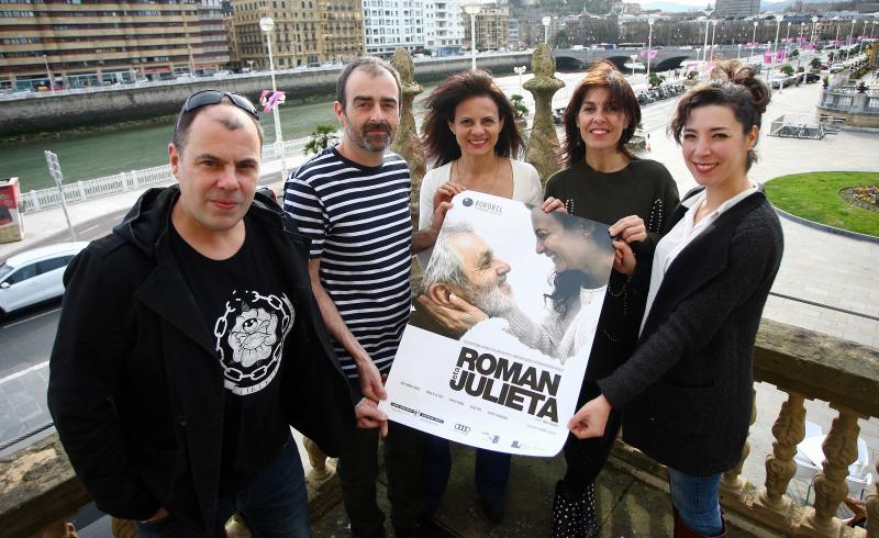 El equipo de 'Roman y Julieta'. 