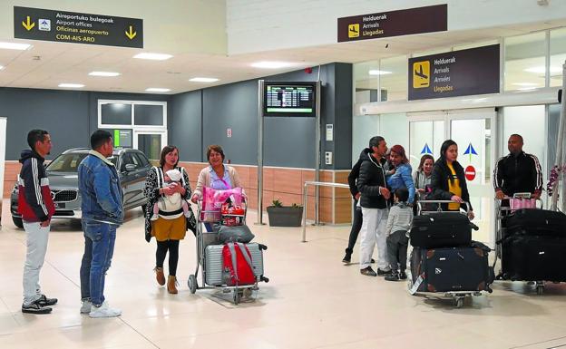Trabajadores y usuarios de Hondarribia exigen «hechos» que relancen el aeropuerto