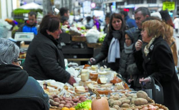 Las caseras de la Bretxa se reubican de forma provisional en unas carpas en la plaza