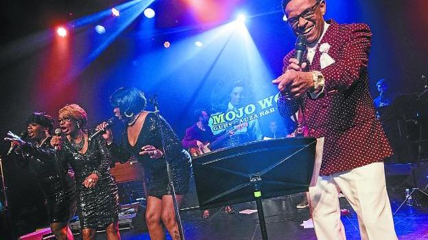 Septuagenarios estilosos en el Mojo