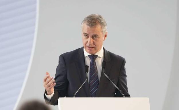 El lehendakari asegura que más allá de los «rumores», no prevé adelantar las elecciones «de momento»