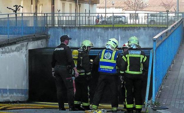 Investigan si la explosión en el garaje de Azkoitia fue por un artefacto casero