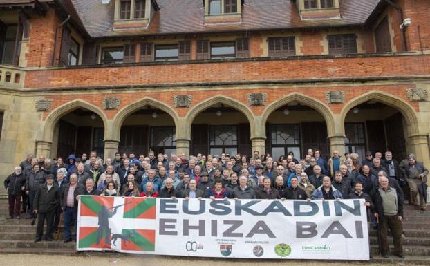 Los cazadores siguen en huelga y denuncian la «inacción» de la Diputación