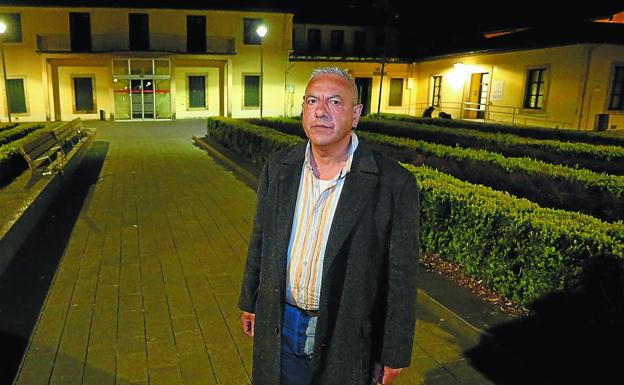 «Abusaba sexualmente de mí cada vez que venía al hospicio a cortarme el pelo»