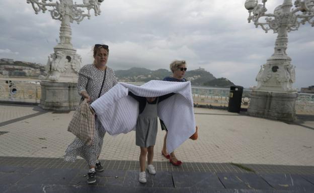 La bajada de temperatura, el fuerte viento y las tormentas llegan a Gipuzkoa
