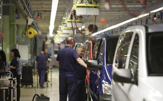Mercedes Vitoria vuelve a recortar su producción, ahora en 4.000 vehículos